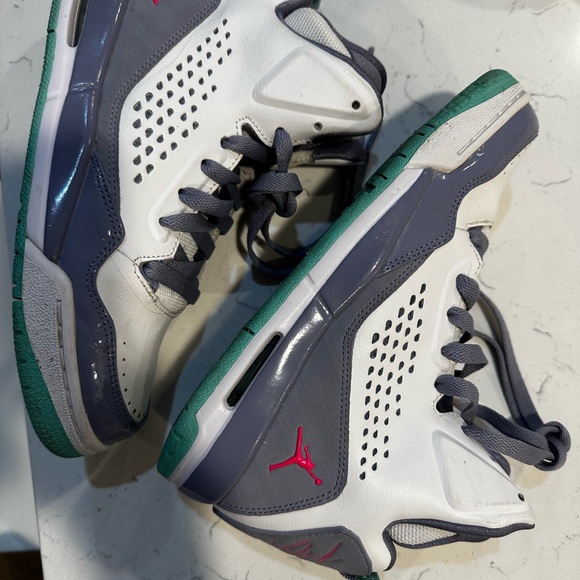 2014 Jordan Flight 630611-145 White Purple Turquoise Sneaker Girls 6Y 7.5 Women - Picture 2 of 8